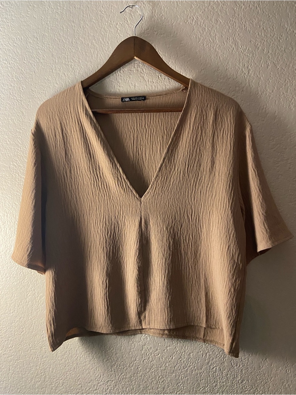 ZARA Neutral Beige V-Neck Short Sleeve Top EUC Size S